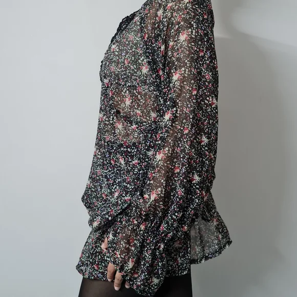 Georgette floral printed Short dress in black - Picture 8 of 9